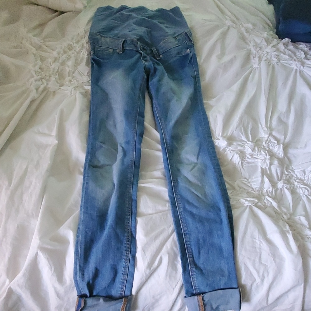 Light washed maternity jeans